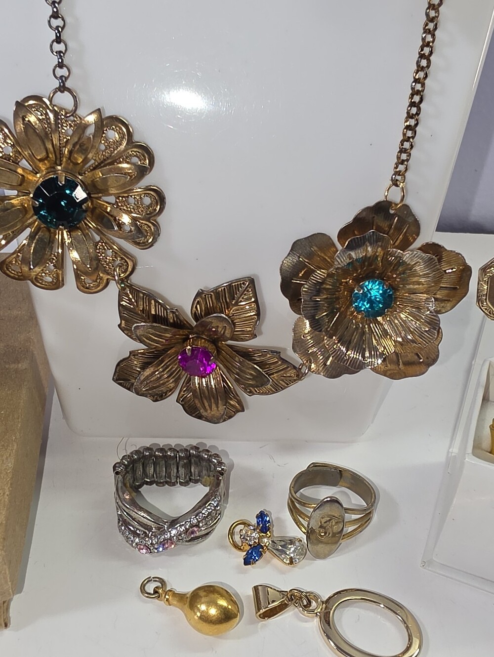 #2602, Retro Mid-Century style gold tone flower necklace, cuff bracelet mixed j - Picture 5 of 6